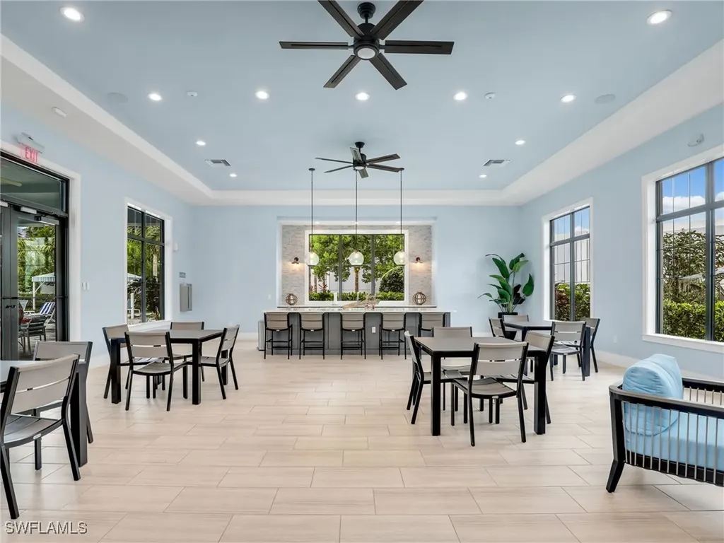 2543 Seychelles Drive Naples FL 34112
