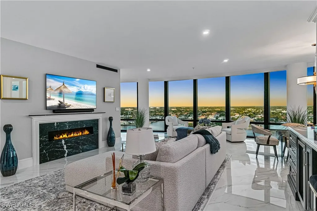 Naples FL, 3971 Gulf Shore Boulevard N, Unit 1505