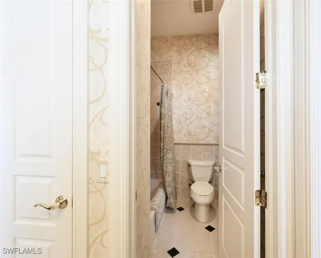 3022 Gainesborough Court Naples FL 34105