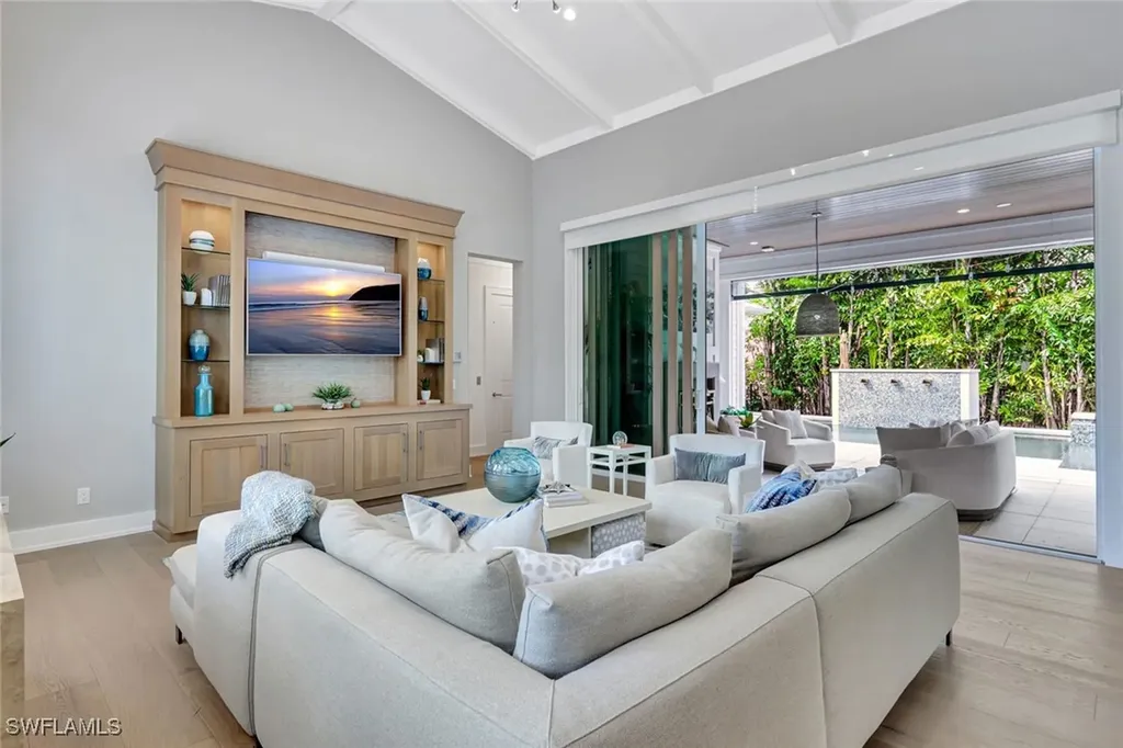 160 Broad Avenue S Naples FL 34102