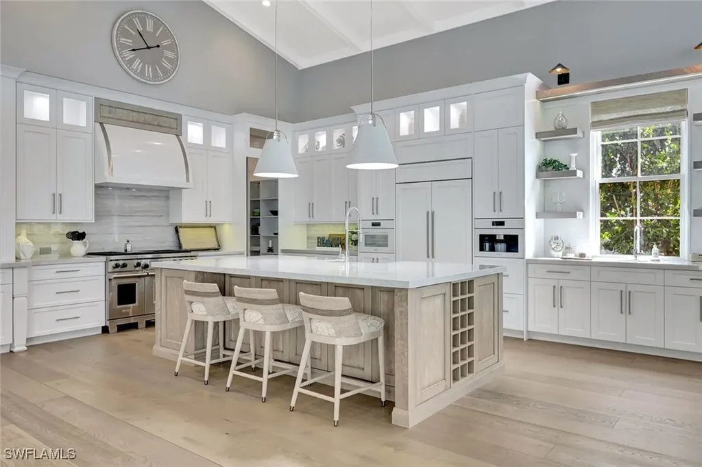 160 Broad Avenue S Naples FL 34102