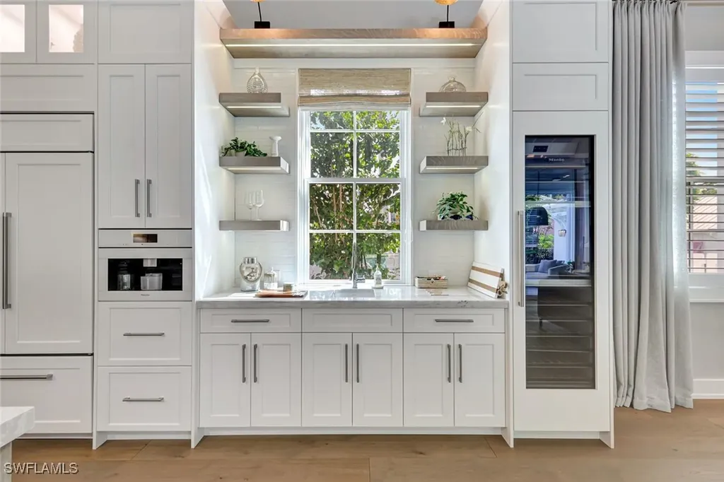 160 Broad Avenue S Naples FL 34102
