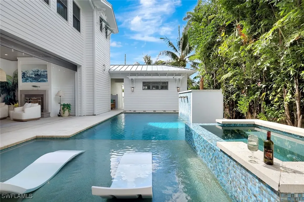 160 Broad Avenue S Naples FL 34102