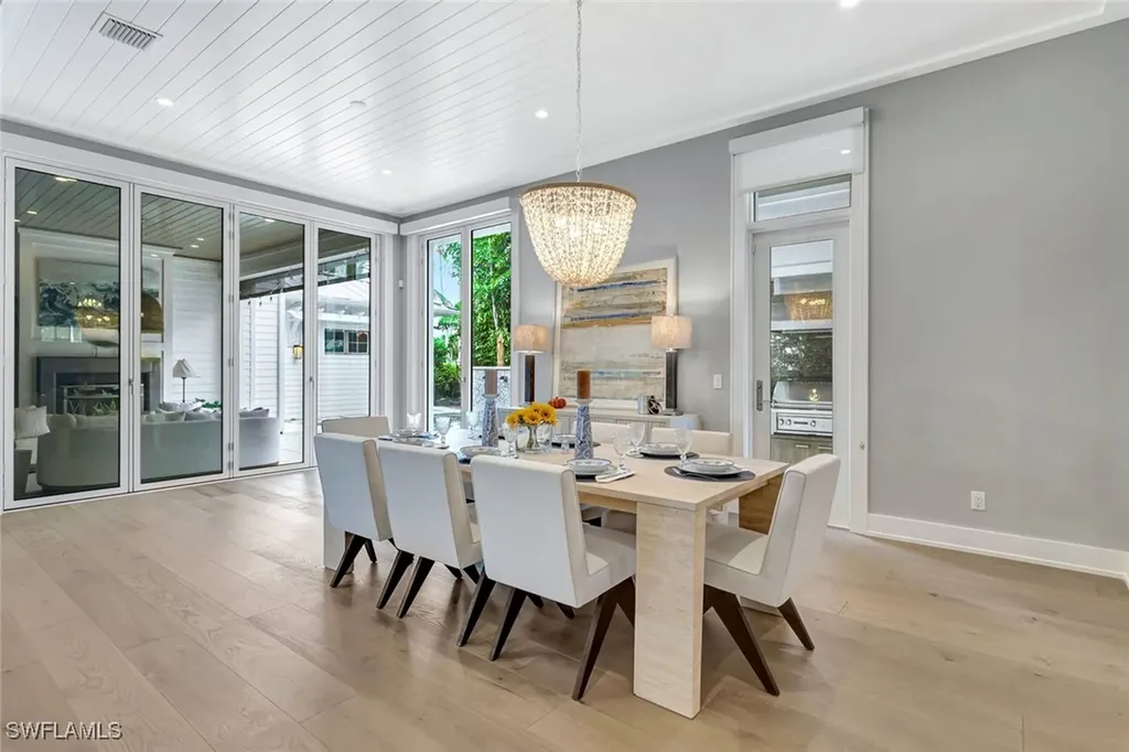 160 Broad Avenue S Naples FL 34102