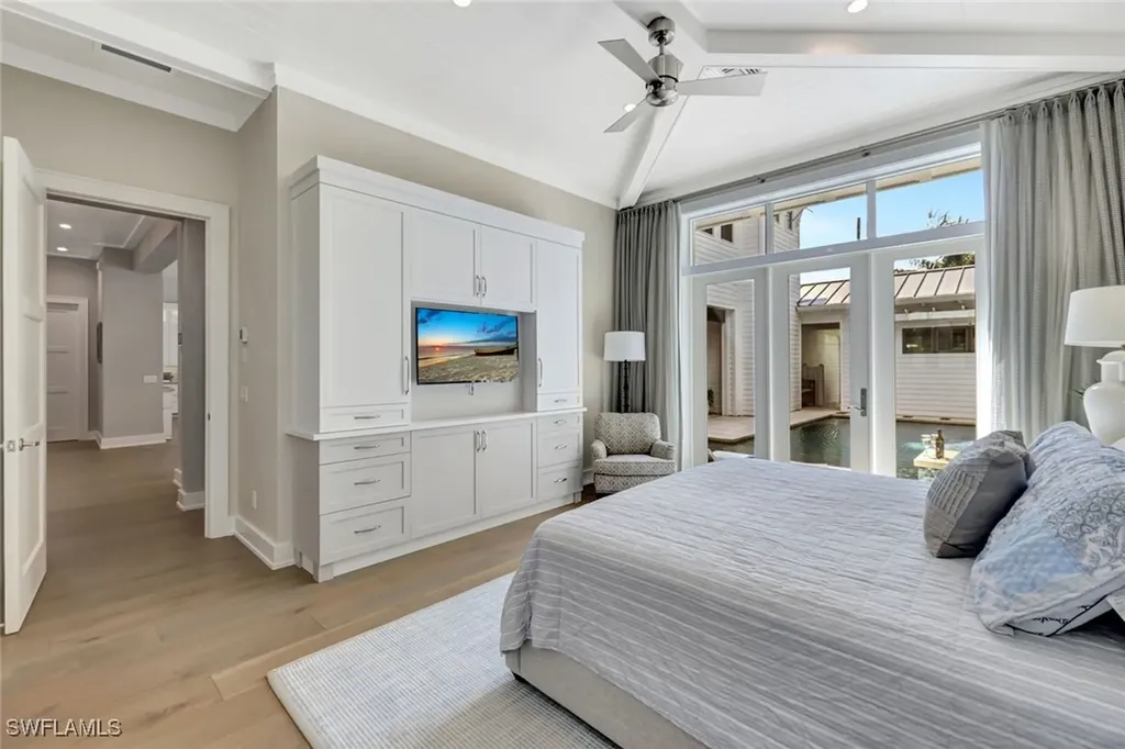 160 Broad Avenue S Naples FL 34102