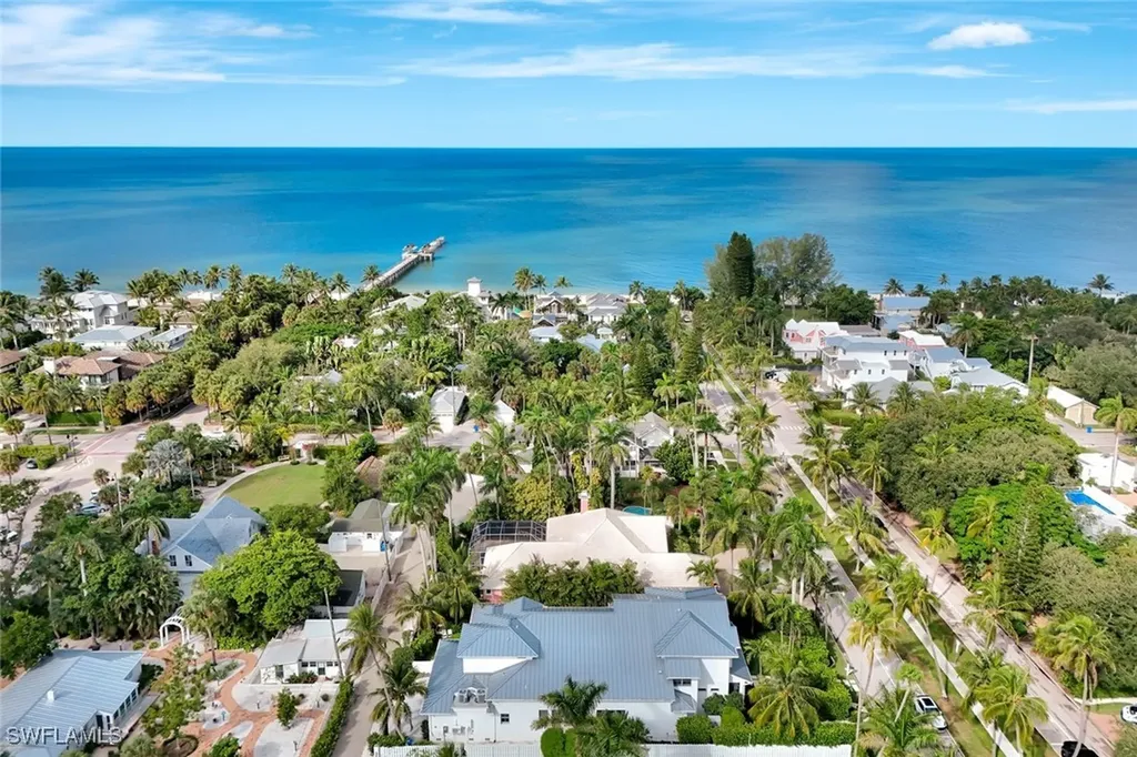 160 Broad Avenue S Naples FL 34102