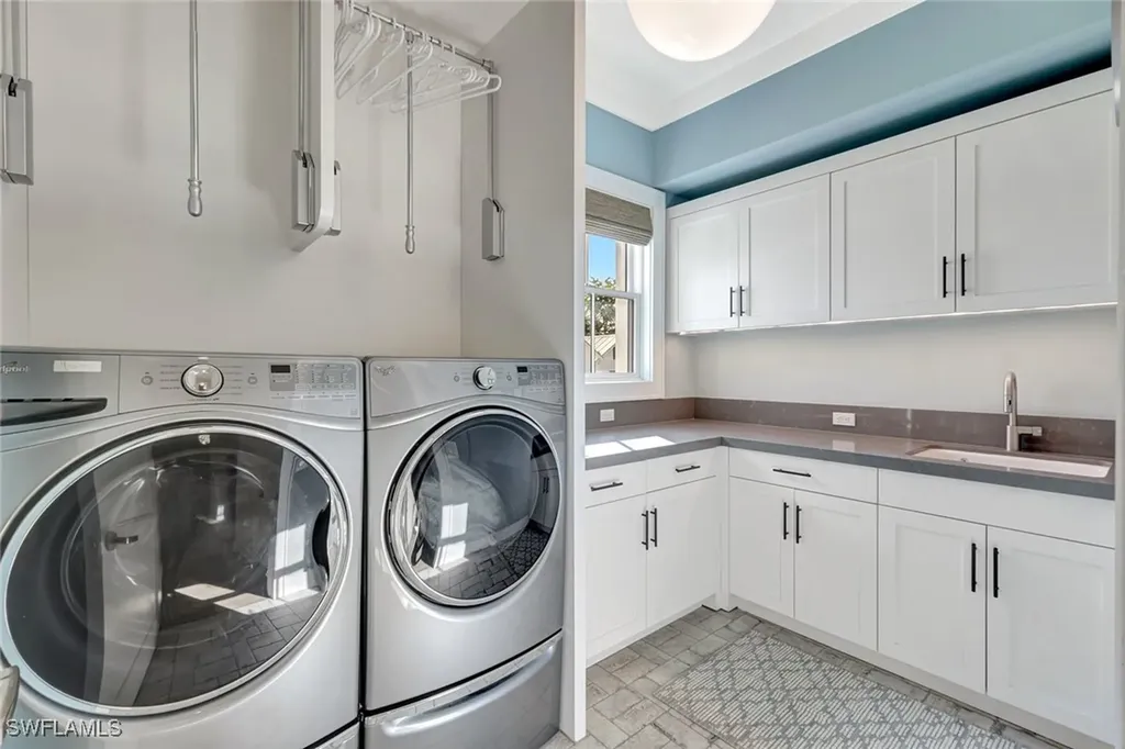 160 Broad Avenue S Naples FL 34102