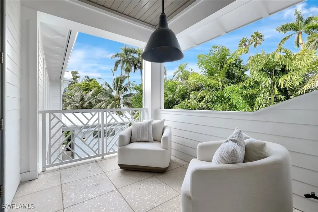 160 Broad Avenue S Naples FL 34102