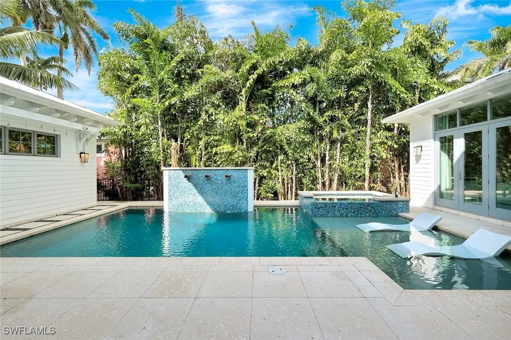 160 Broad Avenue S Naples FL 34102