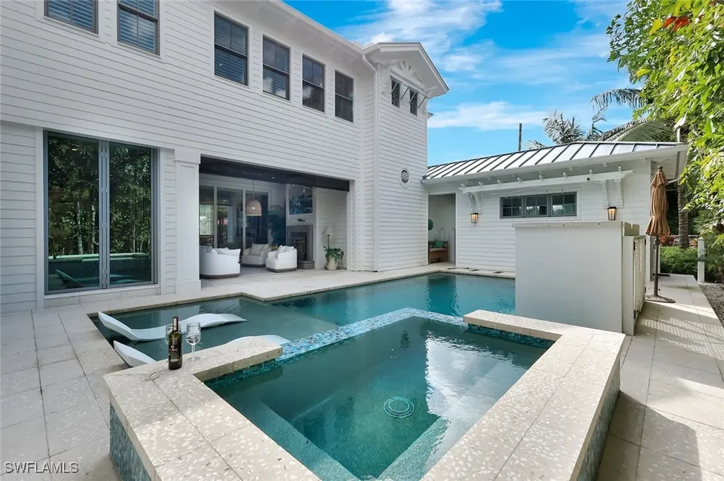 160 Broad Avenue S Naples FL 34102