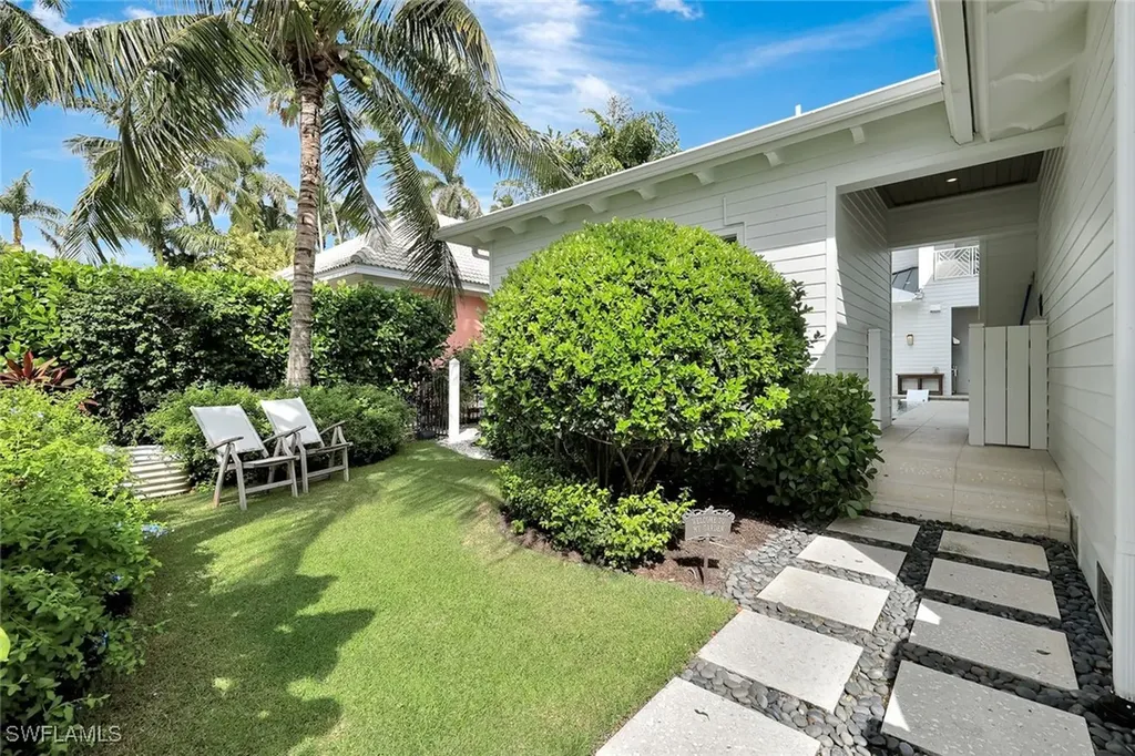 160 Broad Avenue S Naples FL 34102