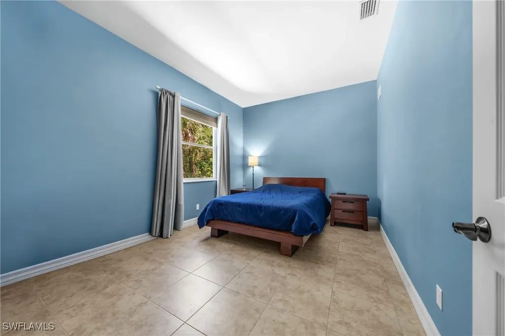 615 12th Avenue NE Naples FL 34120