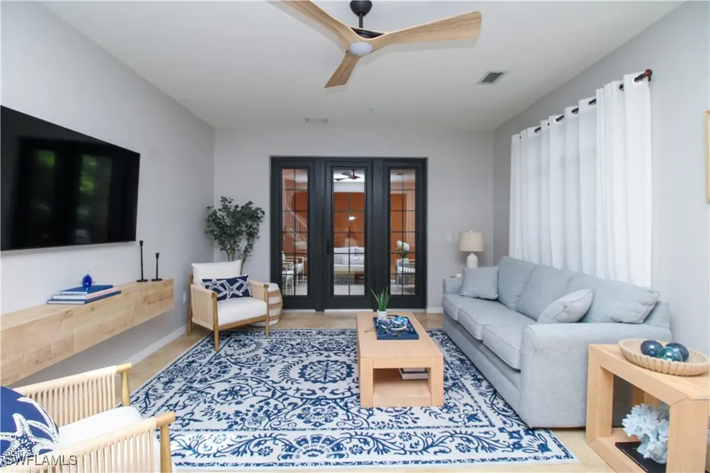 9025 Alturas Street Naples FL 34113