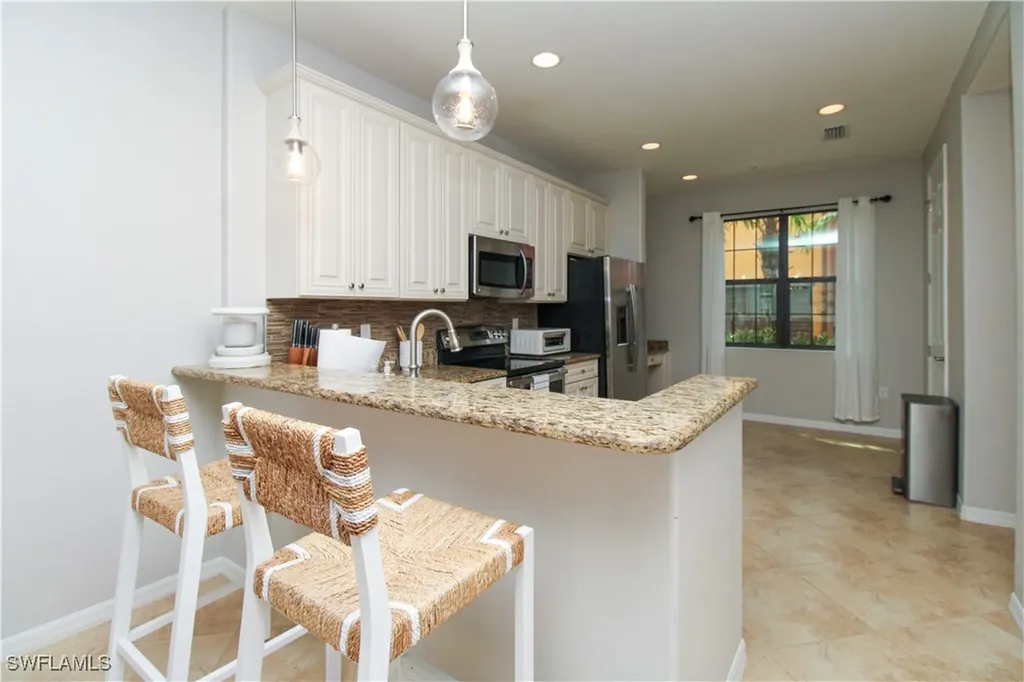 9025 Alturas Street Naples FL 34113