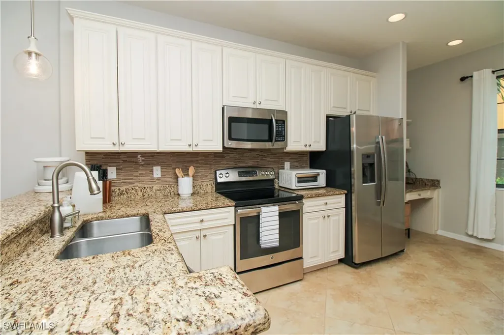 9025 Alturas Street Naples FL 34113