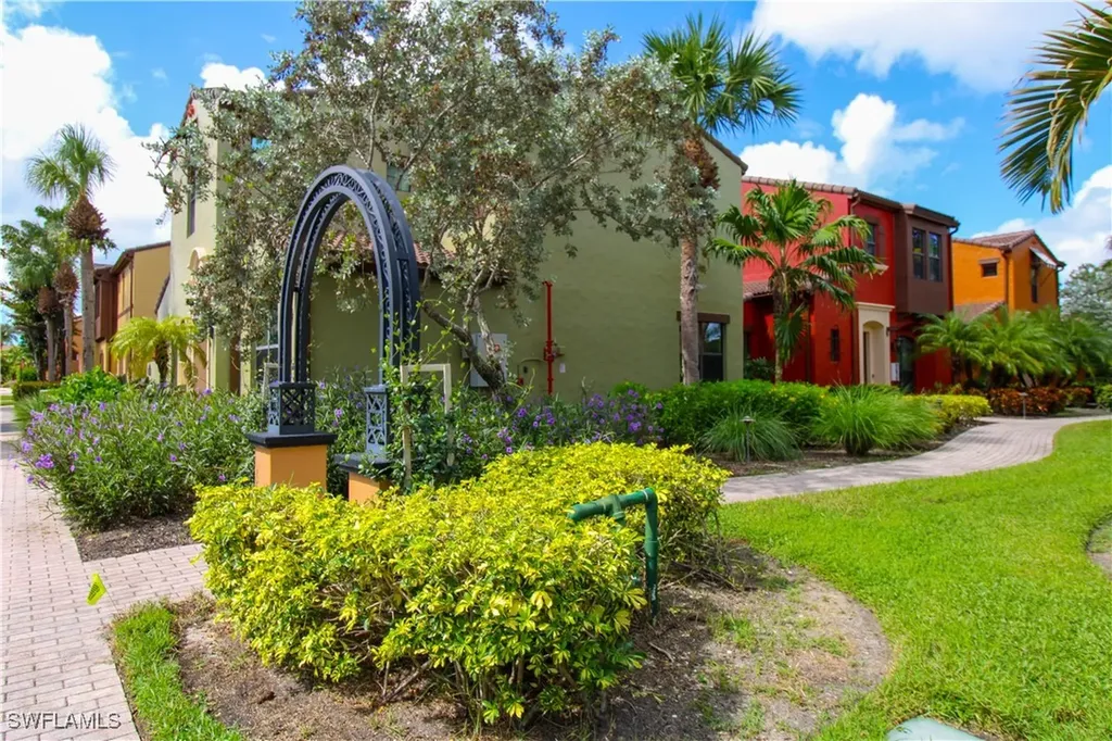 9025 Alturas Street Naples FL 34113