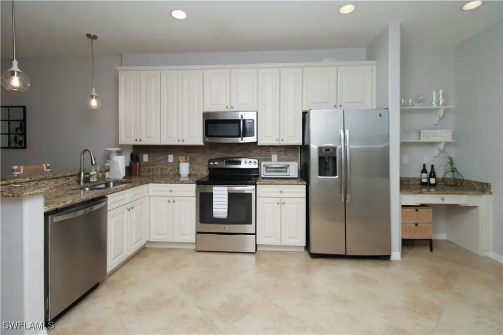 9025 Alturas Street Naples FL 34113