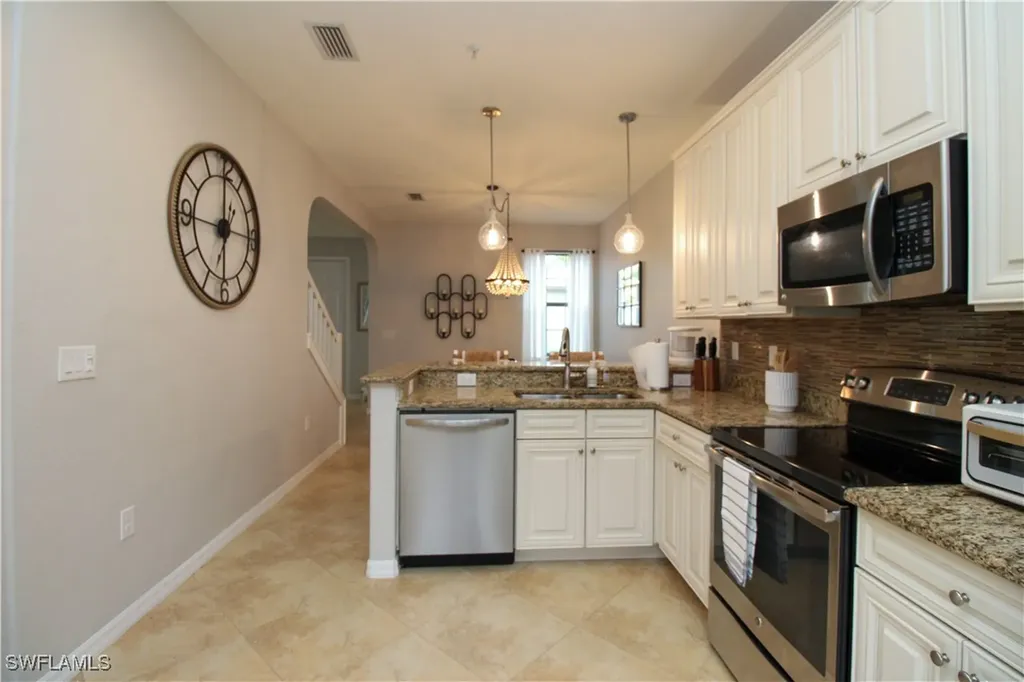 9025 Alturas Street Naples FL 34113