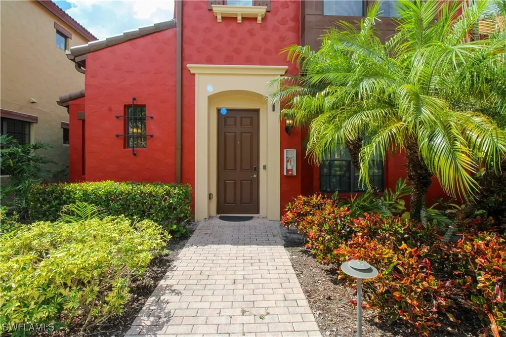 9025 Alturas Street Naples FL 34113