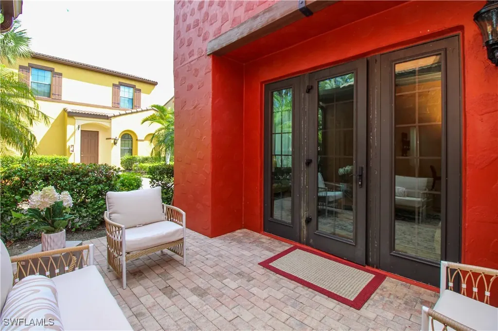 9025 Alturas Street Naples FL 34113