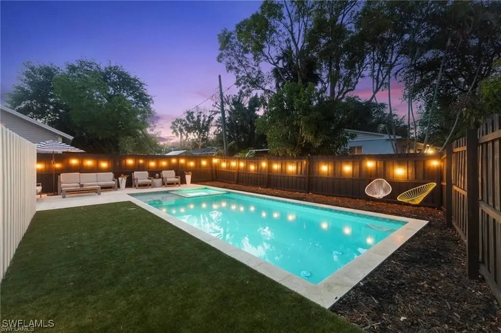 Naples FL, 905 13TH Street N