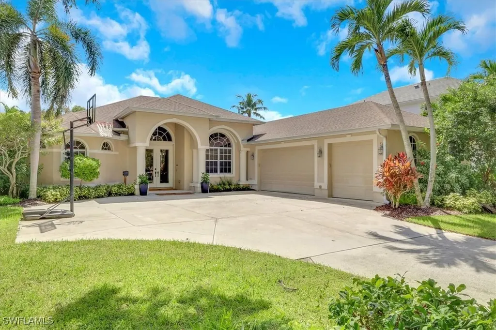 1140 10th Avenue N Naples FL 34102