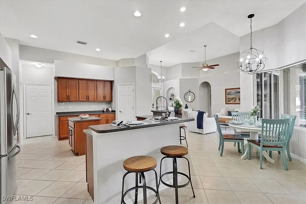 1140 10th Avenue N Naples FL 34102
