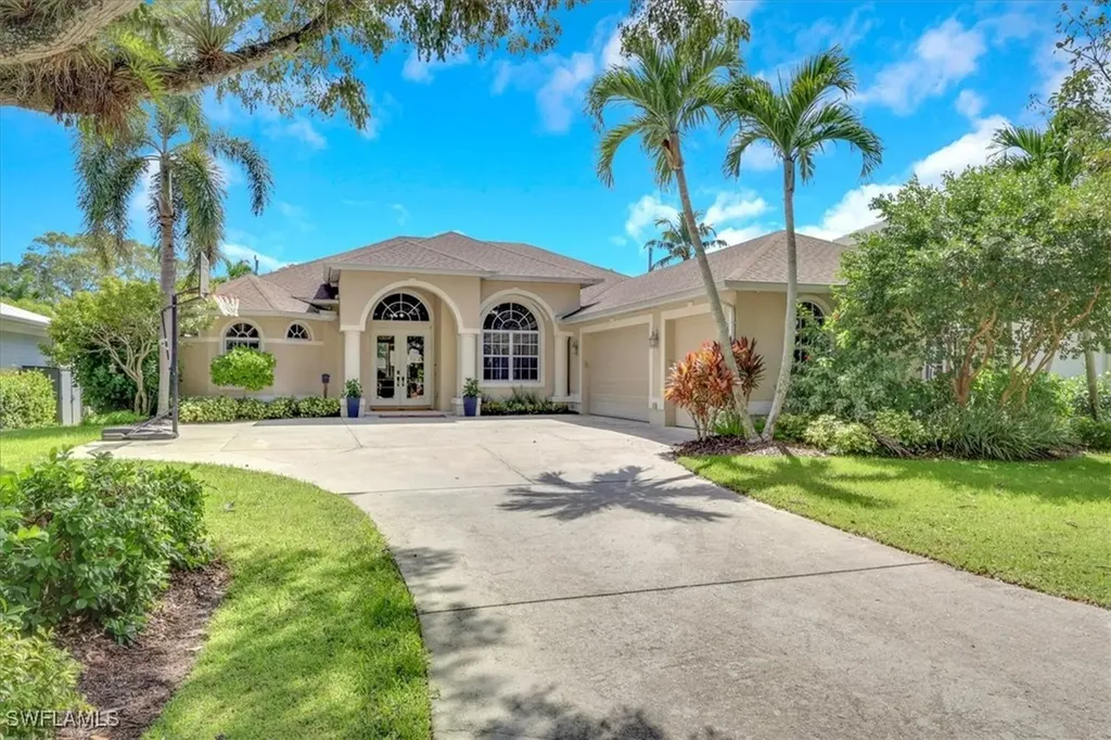 1140 10th Avenue N Naples FL 34102