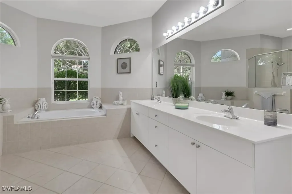 1140 10th Avenue N Naples FL 34102