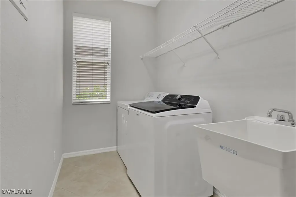 1140 10th Avenue N Naples FL 34102