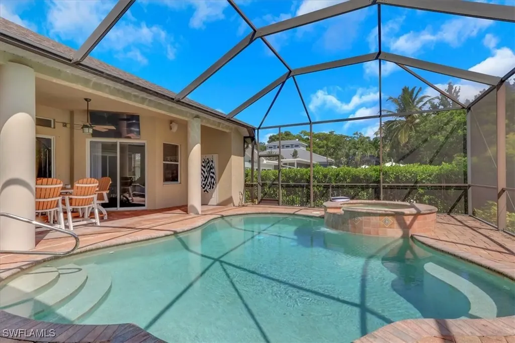 1140 10th Avenue N Naples FL 34102