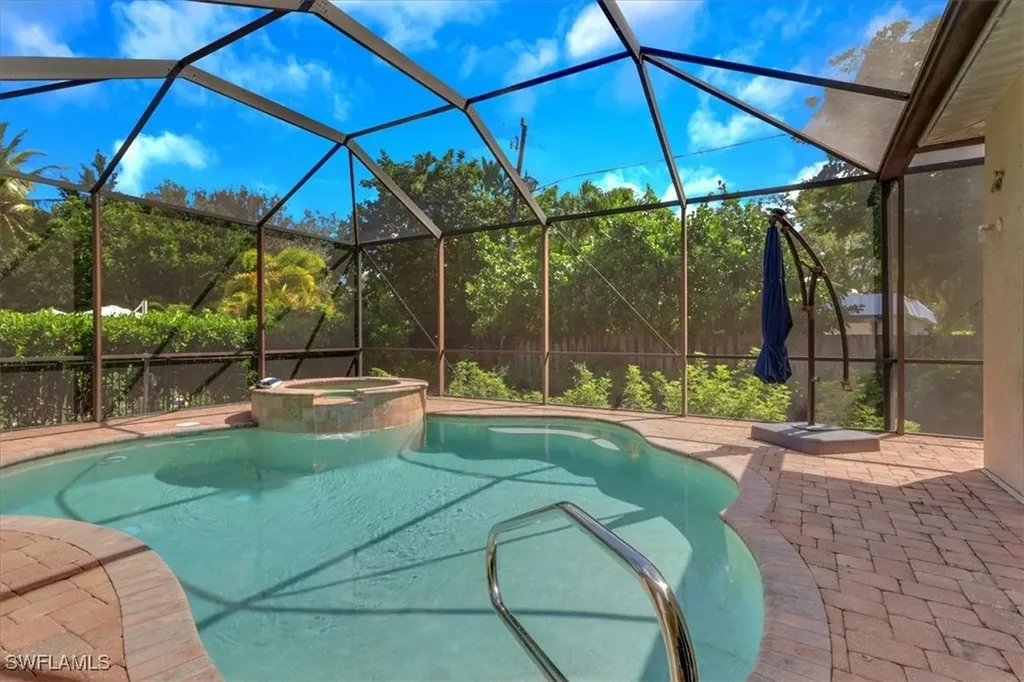 1140 10th Avenue N Naples FL 34102