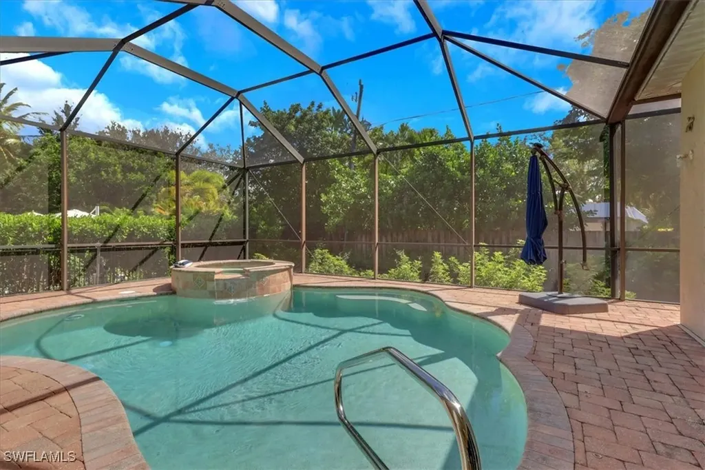 1140 10th Avenue N Naples FL 34102