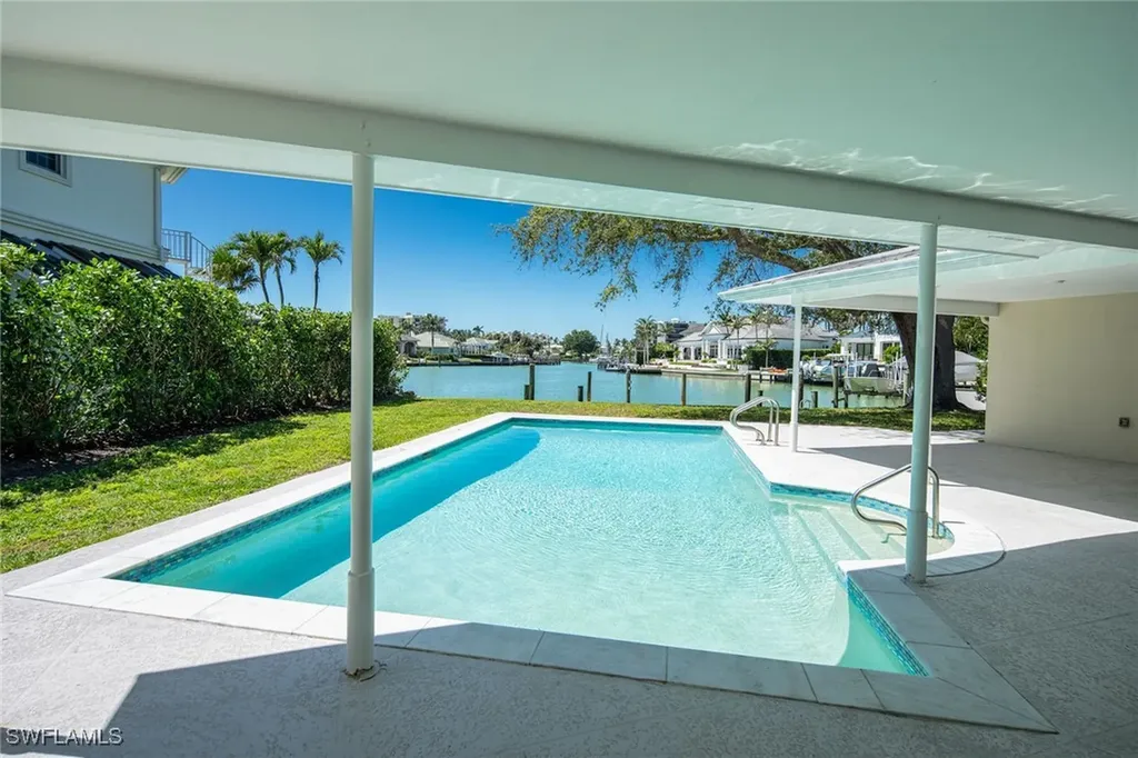 320 Bow Line Drive Naples FL 34103