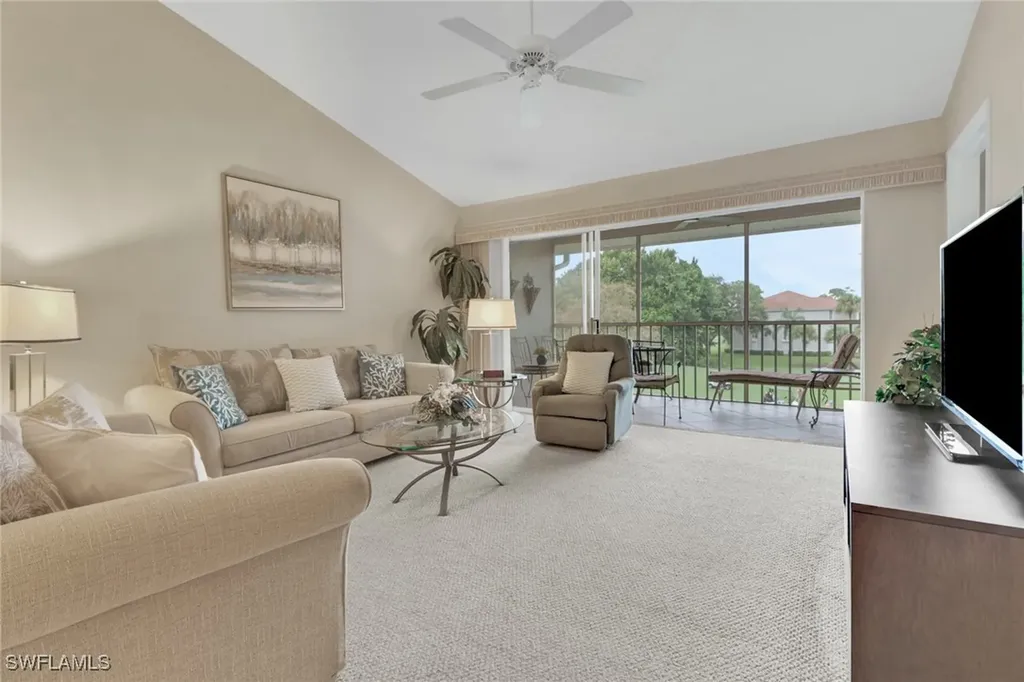 Naples FL, 6985 Dennis Circle, Unit 308