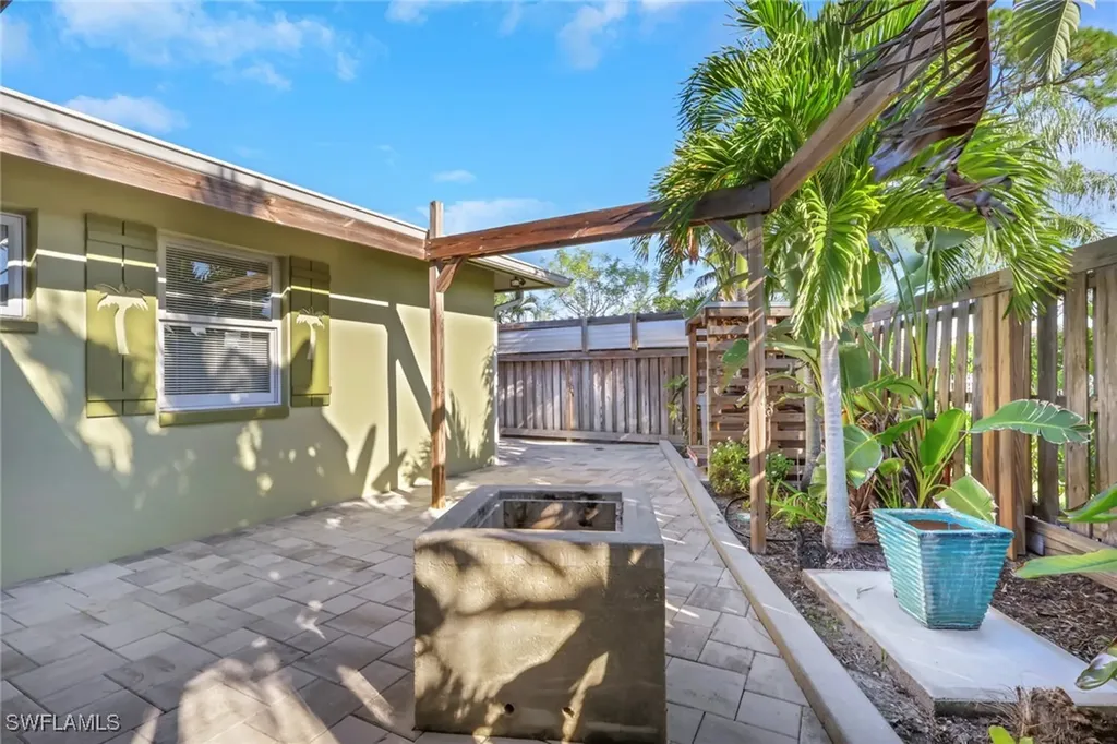 702 E Valley Drive Bonita Springs FL 34134