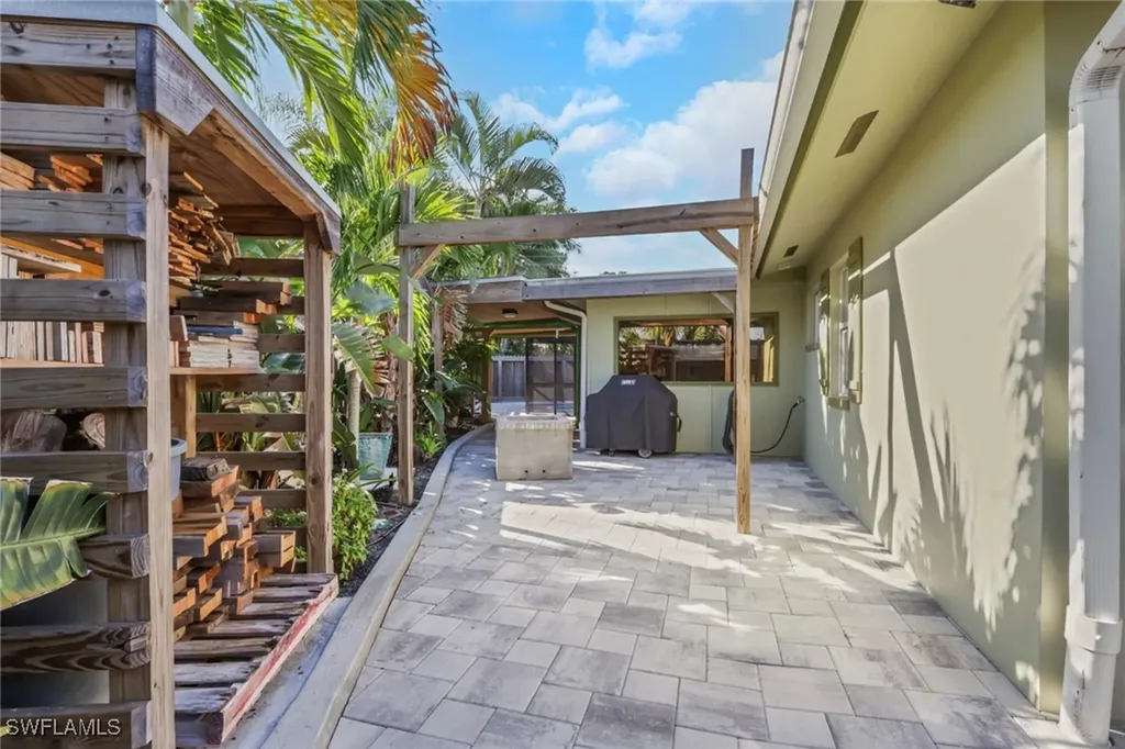 702 E Valley Drive Bonita Springs FL 34134