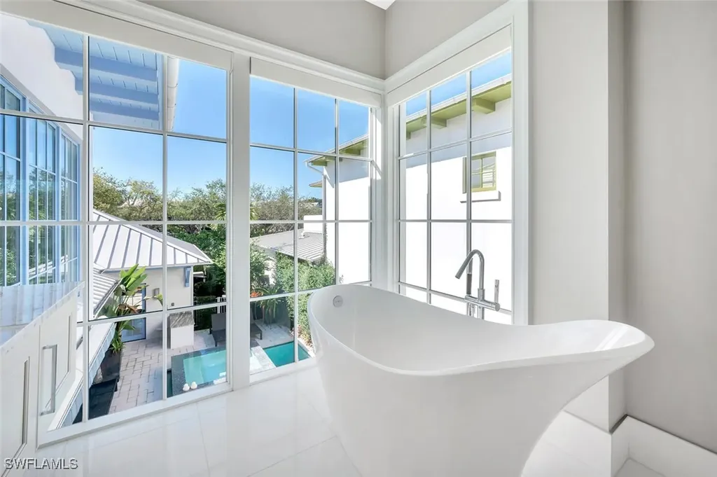982 9th Avenue S Naples FL 34102