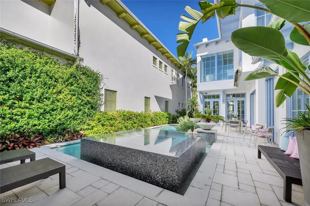 982 9th Avenue S Naples FL 34102