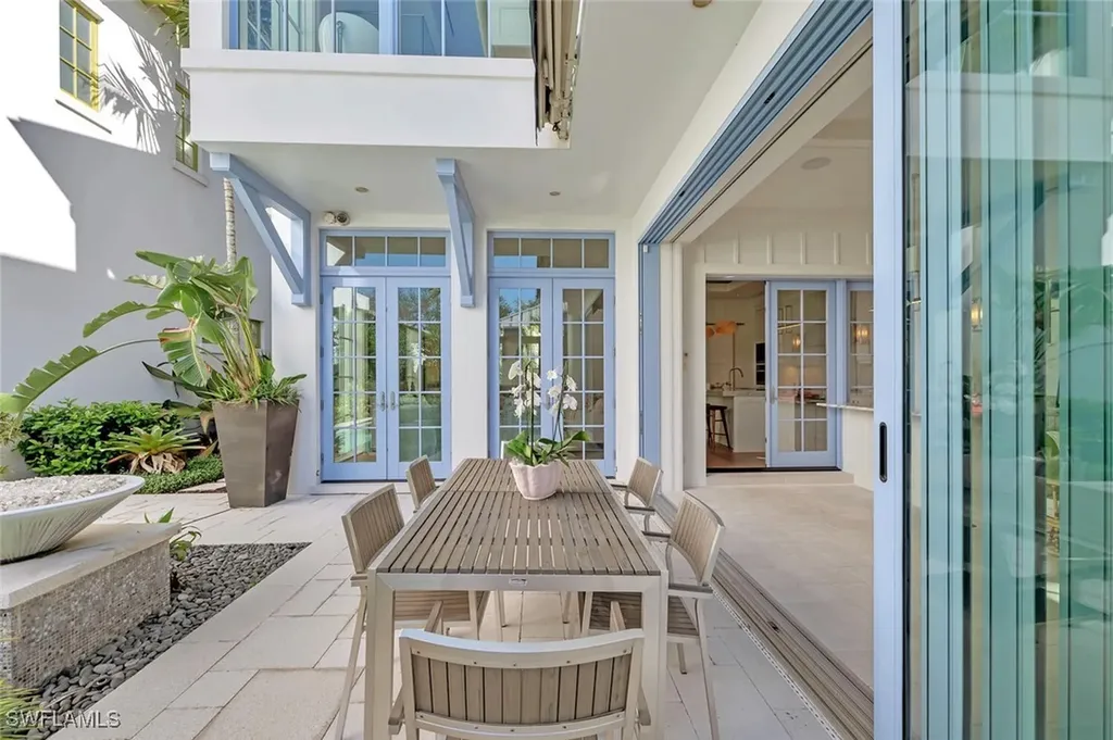 982 9th Avenue S Naples FL 34102