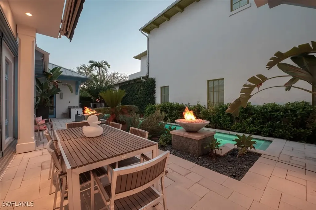 982 9th Avenue S Naples FL 34102
