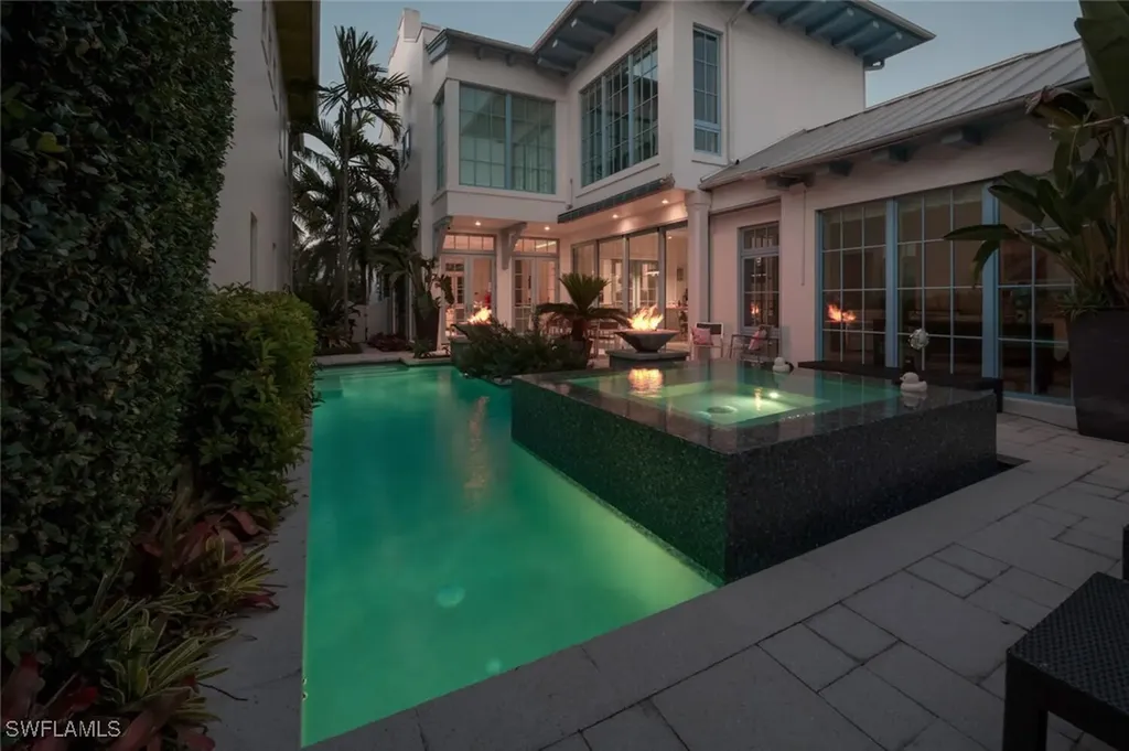 982 9th Avenue S Naples FL 34102