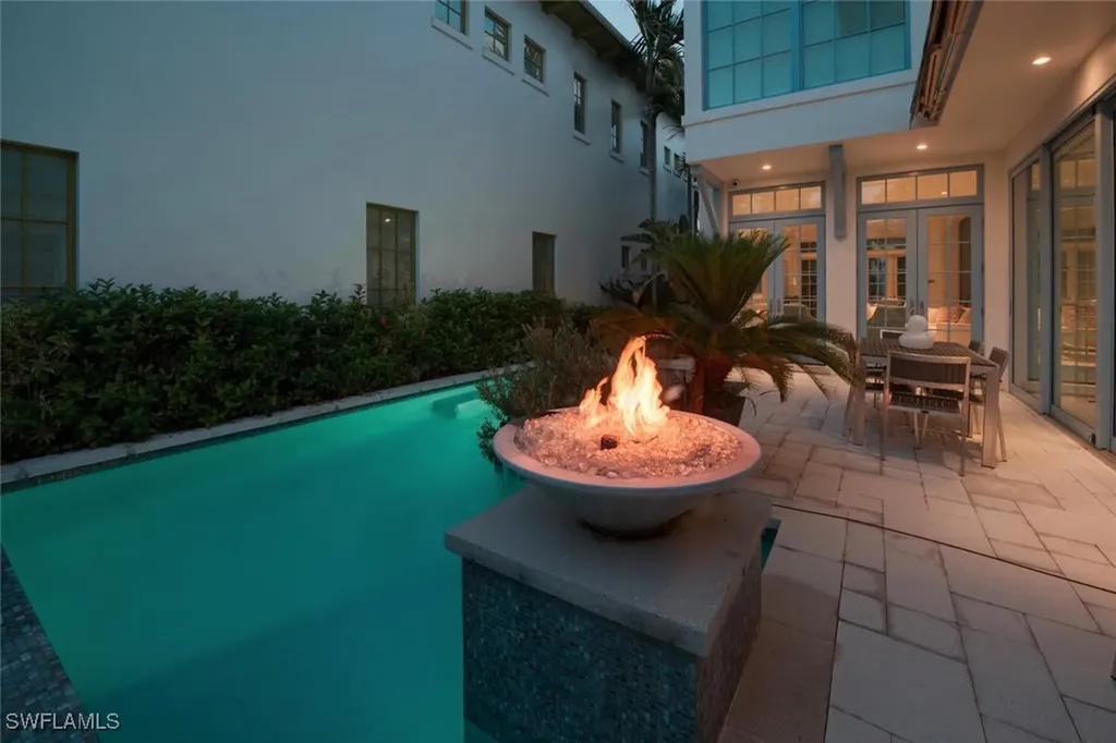 982 9th Avenue S Naples FL 34102