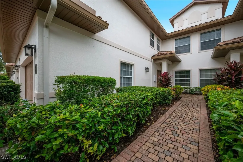 8161 Saratoga Drive Naples FL 34113