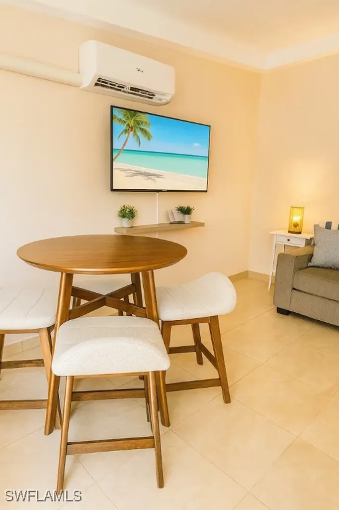 726 Park Avenue Naples FL 34110