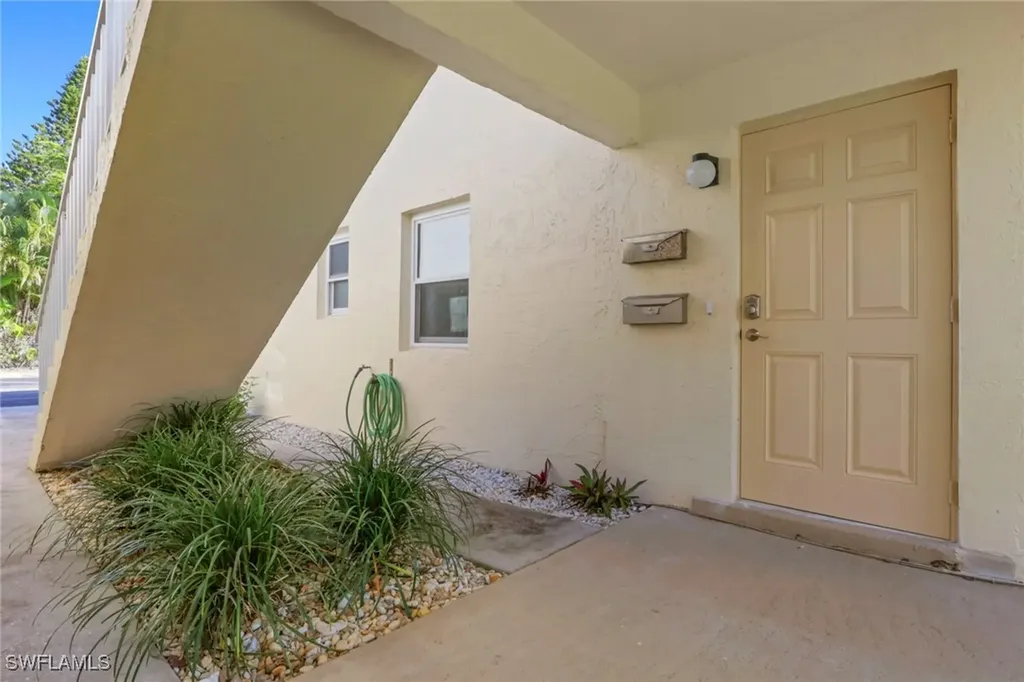 1155 Sandpiper Street Naples FL 34102