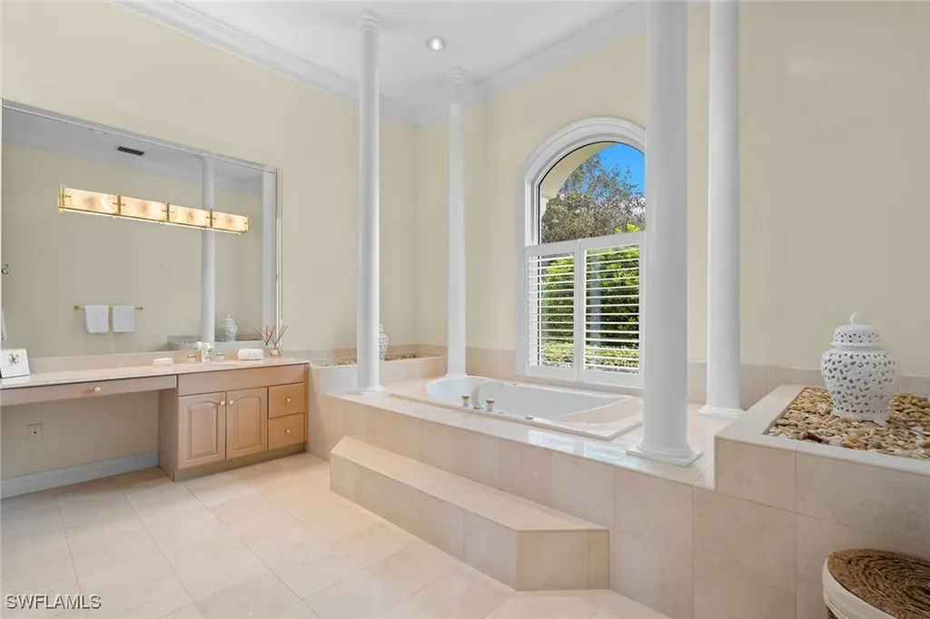 709 Jamestown Lane Naples FL 34108