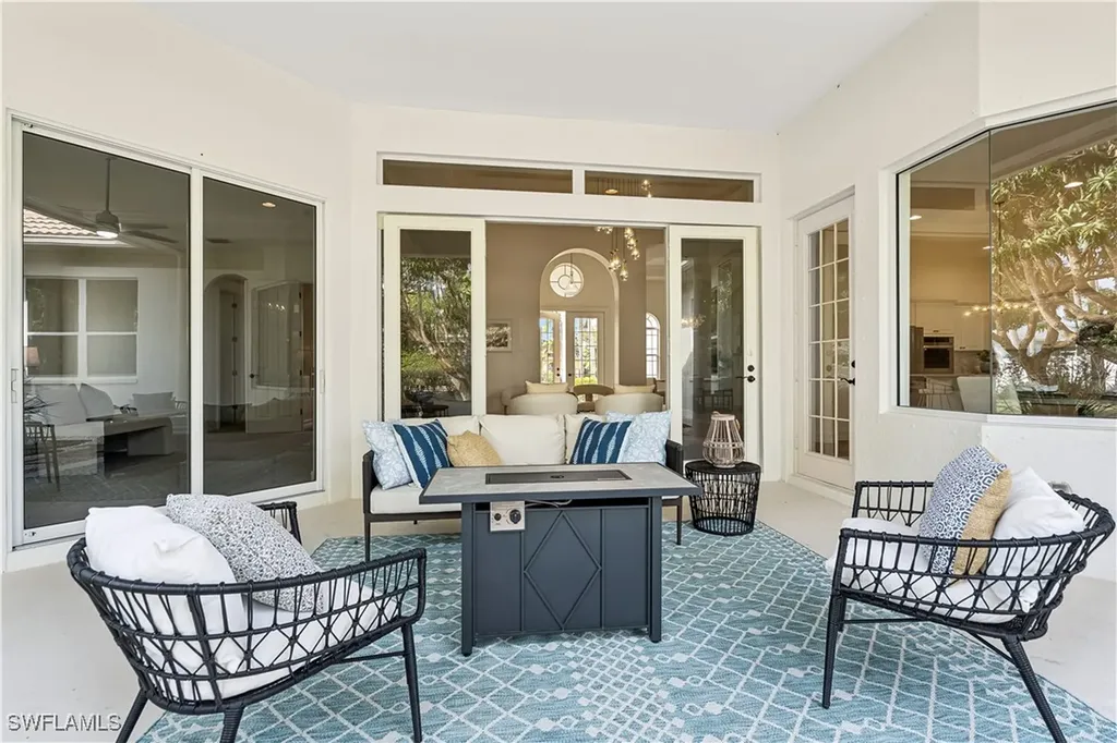 677 5th Avenue N Naples FL 34102