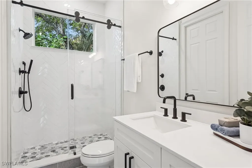 677 5th Avenue N Naples FL 34102