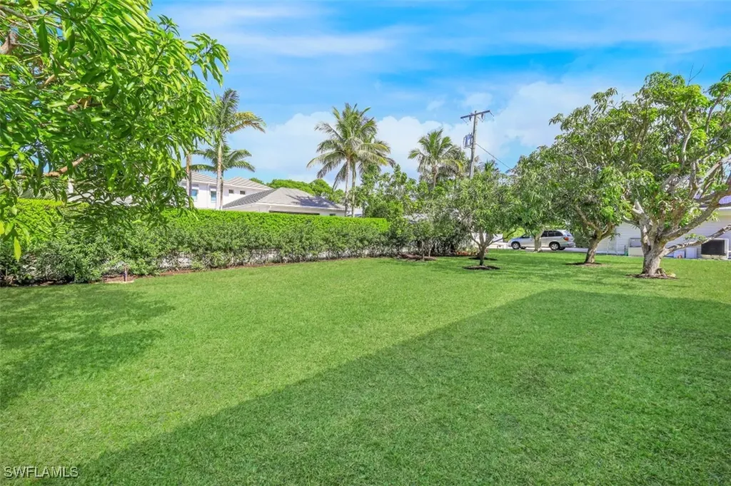 677 5th Avenue N Naples FL 34102